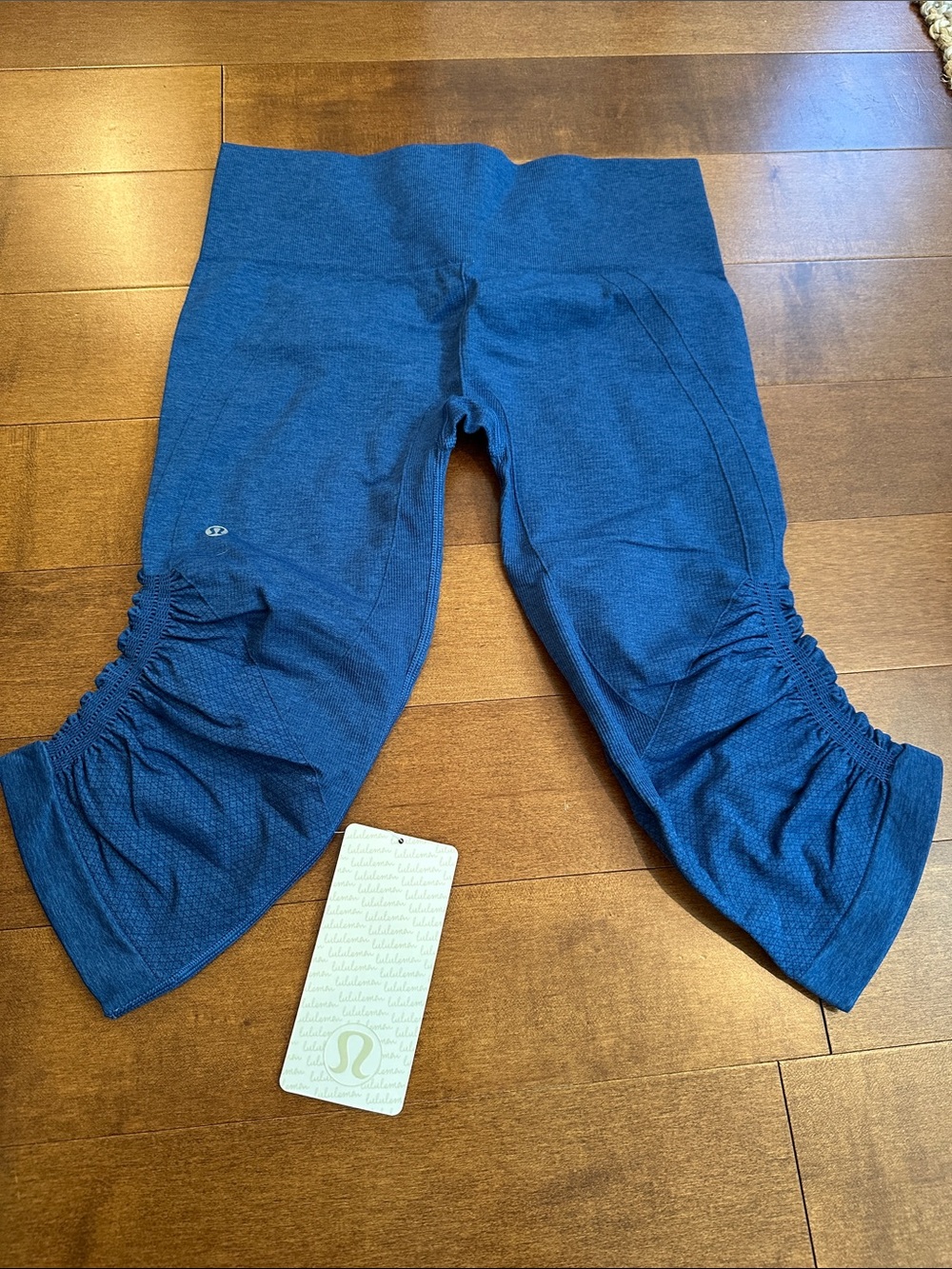 lululemon athletica Blue Ruched Hem Capri Leggings - Picture 3 of 3